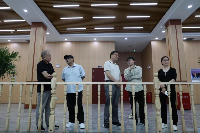 工信部工业政策与规则司原巡视员、、、先进制造商学院总裁四班班主任辛仁周一行到凯发K8官网集团走访